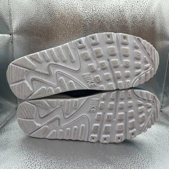 Size 8 Nike Air Max 90 Lucky Charm Womens Ash Green Athletic Sneaker DO2194-001 - Picture 10 of 11